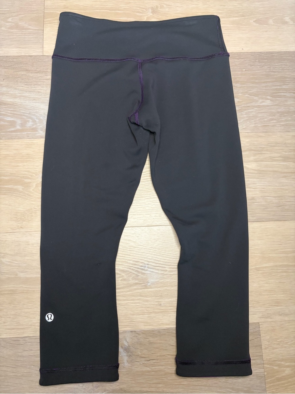 Lululemon Reversible Cropped Leggings Size 6 (Purple/Black) - Picture 2 of 6